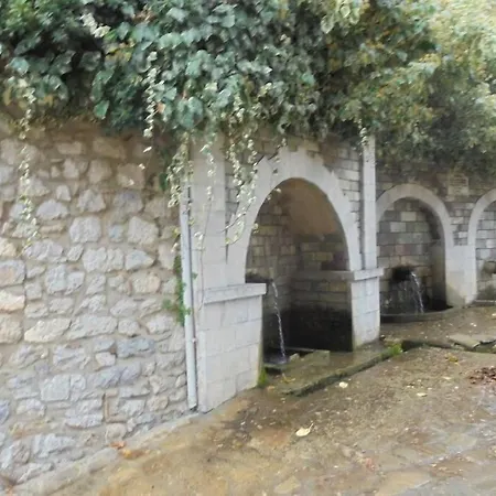 Periklis Anavriti. Apartman *