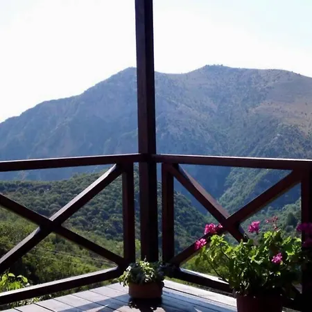 Periklis Anavriti. Apartman *