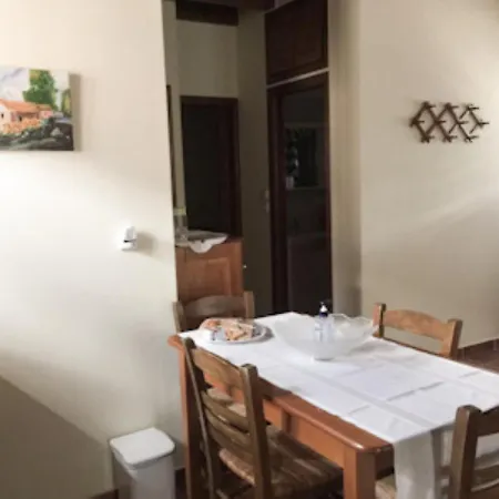 Periklis Anavriti. Lejlighed