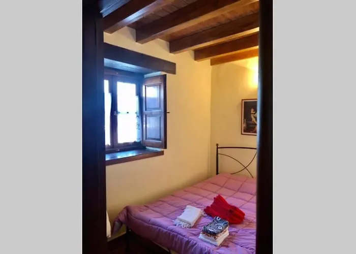 Periklis Anavriti. Apartamento