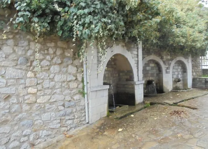 Periklis Anavriti. Apartamento *