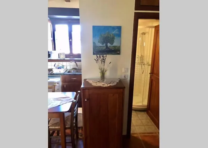 Periklis Anavriti. Apartamento