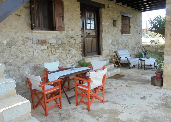 Periklis Anavriti. Apartamento *